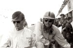 Bruce McLaren et Jack Brabham, coéquipier chez Cooper. Ils créeront chacun leur propre écurie avec succès.