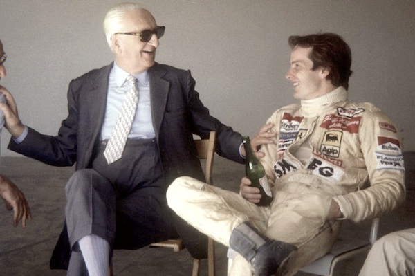 Enzo Ferrari et Gilles Villeneuve après une course