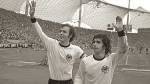 Franz Beckenbauer et Gerd Müller fêtent le titre mondial à l'Olympiastadion.