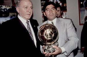 Diego Maradona et Alfredo Di Stéfano en 1995.