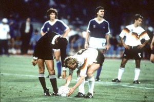 Pénalty d'Andreas Brehme à la 85ème minute de la Coupe du Monde 1990.