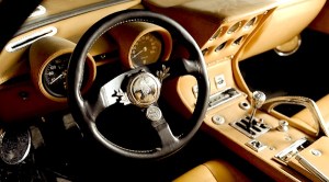 Intérieur de la Lamborghini Miura P400S offerte par Aristote Onassis à Stamatis Kokotas.