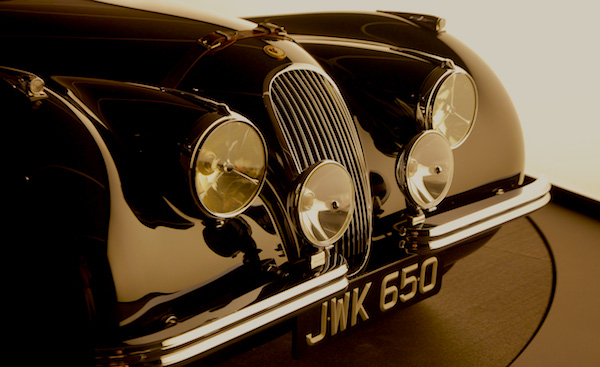 Face avant de la Jaguar XK 120 de Ralph Lauren