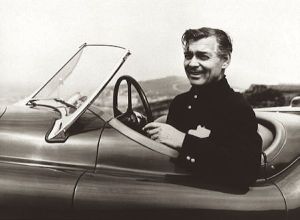 Clark Gable au volant de sa Jaguar XK 120