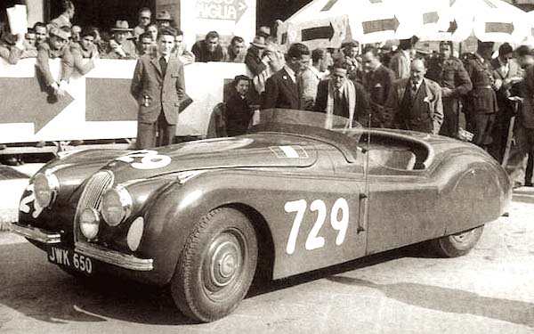 La Jaguar XK120 numéro 729 qui termina huitième aux Mille Miglia de 1950