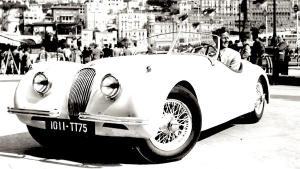 Van Johnson et sa Jaguar XK 120 blanche