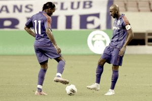 Didier Drogba et Nicolas Anelka sous le maillot du Shanghai Shenhua lors de la saison 2012/2013.