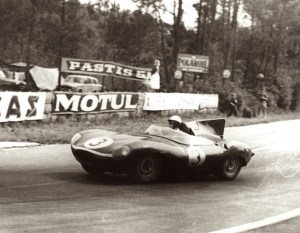 Jaguar Type D de Ron Flockhart et Ivor Bueb, de nouveau victorieuse aux 24 Heures du Mans 1957