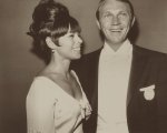 Neile Adams et Steve McQueen lors d'une soirée