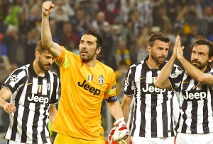 Buffon, Barzagli et Pirlo ; plus de 35 ans de moyenne d'âge. Le trio d'expérience de la Juventus .