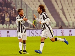 Passage de relai entre Andrea Pirlo et Claudio Marchisio, appelé à remplacer au poste de regista.