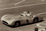Juan Manuel Fangio à bord de sa Mercedes-Benz W 196 carénée en 1954.