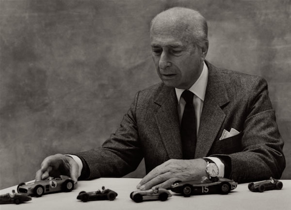 Juan Manuel Fangio, avec la parfait élégance des sixties.