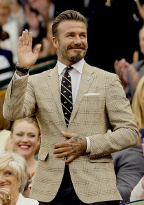 David Beckham à Wimbledon avec un costume motif Prince de Galles