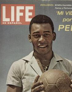 Pelé en couverture de Life Magazine dans les années 60 ; preuve de l'impact international du joueur.