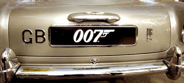 Aston Martin DB5, symbole ultime de James Bond.