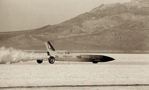 En 1970, Gary Gabelich dépasse pour la première fois les 1 000 km/h avec sa fabuleuse 'Blue Flame'.