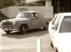 Le célèbre inspecteur Columbo malmène une Peugeot 403 cabriolet dans la série