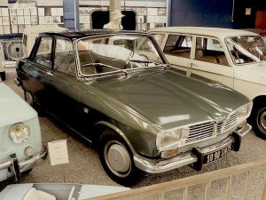 Philippe Charbonneaux développa une version tricorps de la Renault 16, une véritable berline routière.