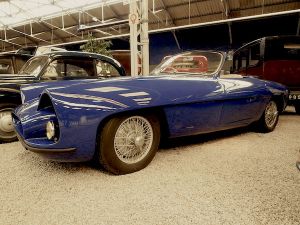 Philippe Charbonneaux s'est complètement lâché sur la ligne de ces Salmson 2300 S de 1953.