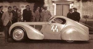 Une Bugatti Type 51 carrossée par Dubos à l'occasion de l'édition 1937 de la course Paris - Nice