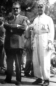 Grand-Prix de Monaco 1950 : Louis Chiron pose en compagnie du Prince Rainier, fraîchement désigné