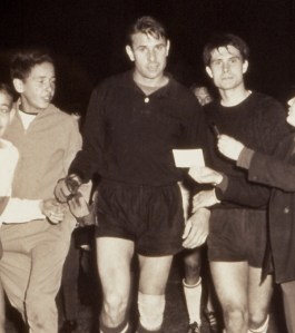 Lev Yachine vainqueur de l'Euro 1960 avec la Russie