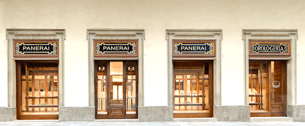La boutique historique donnant sur la Piazza di San Giovanni à Florence demeure le coeur historique de la maison Panerai