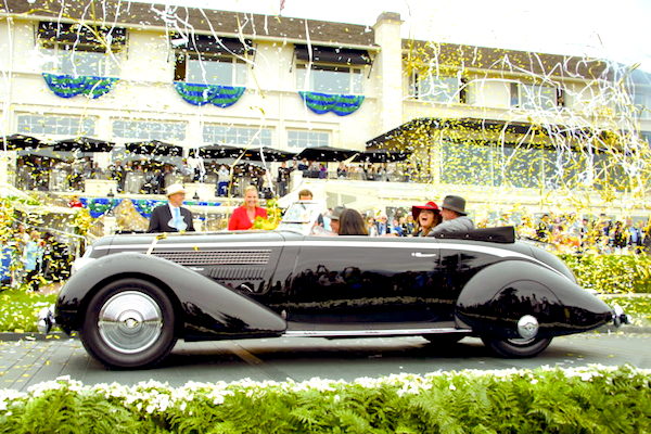 Lancia Astura de 1936 carrossée par Pininfarina et ayant appartenu à Eric Clapton, reine de l'élégance lors du concours annuel de Pebble Beach 2016