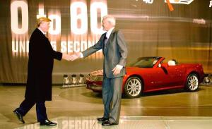 Donald Trump lors de la présentation de la Cadillac XLR