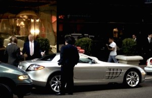 Donald Trump au pied de sa tour avec sa Mercedes-Benz Mclaren SLR