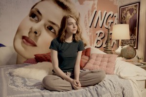 La figure d'Ingrid Bergman domine la chambre de la jeune actrice