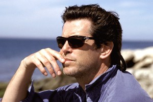 Dans 'Die Another Day' (2002), Pierce Brosnan porte des 2672
