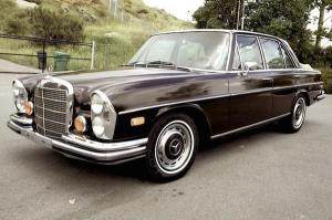 Mercedes 280 S W 108 dans Octopussy