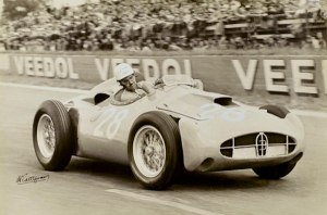 Maurice Trintignant à bord de la Bugatti Type 251 à Reims en 1956