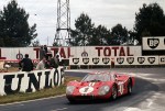 La Ford GT40 Mk. IV que Dan Gurney et A. J. Foyt ont mené à la victoire devant les fabuleuses Ferrari 330 P4, pour une victoire 100% américaine