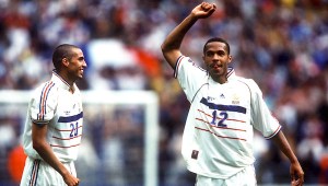 Heureusement, la France a son pendant, encore plus jeune, avec David Trezeguet et Thierry Henry