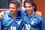 Pas une simple photo ; un passage de témoin entre le génial Roberto Baggio, Ballon d'Or 1993, chat noir de la finale de 1994 et Alessandro Del Piero, Pinturicchio de la Juventus
