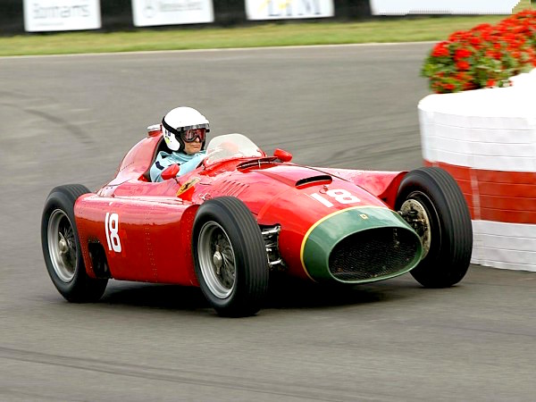 Lancia Ferrari D50, championne du monde en 1956, toujours avec Fangio à son volant
