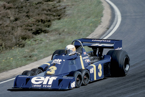 Tyrrell P34 à six roues, pilotée ici par Jody Scheckter en 1976