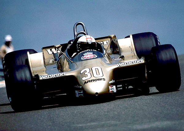 L'Arrows A2 lancée en 1979, est un modèle de recours à "l'effet de sol"